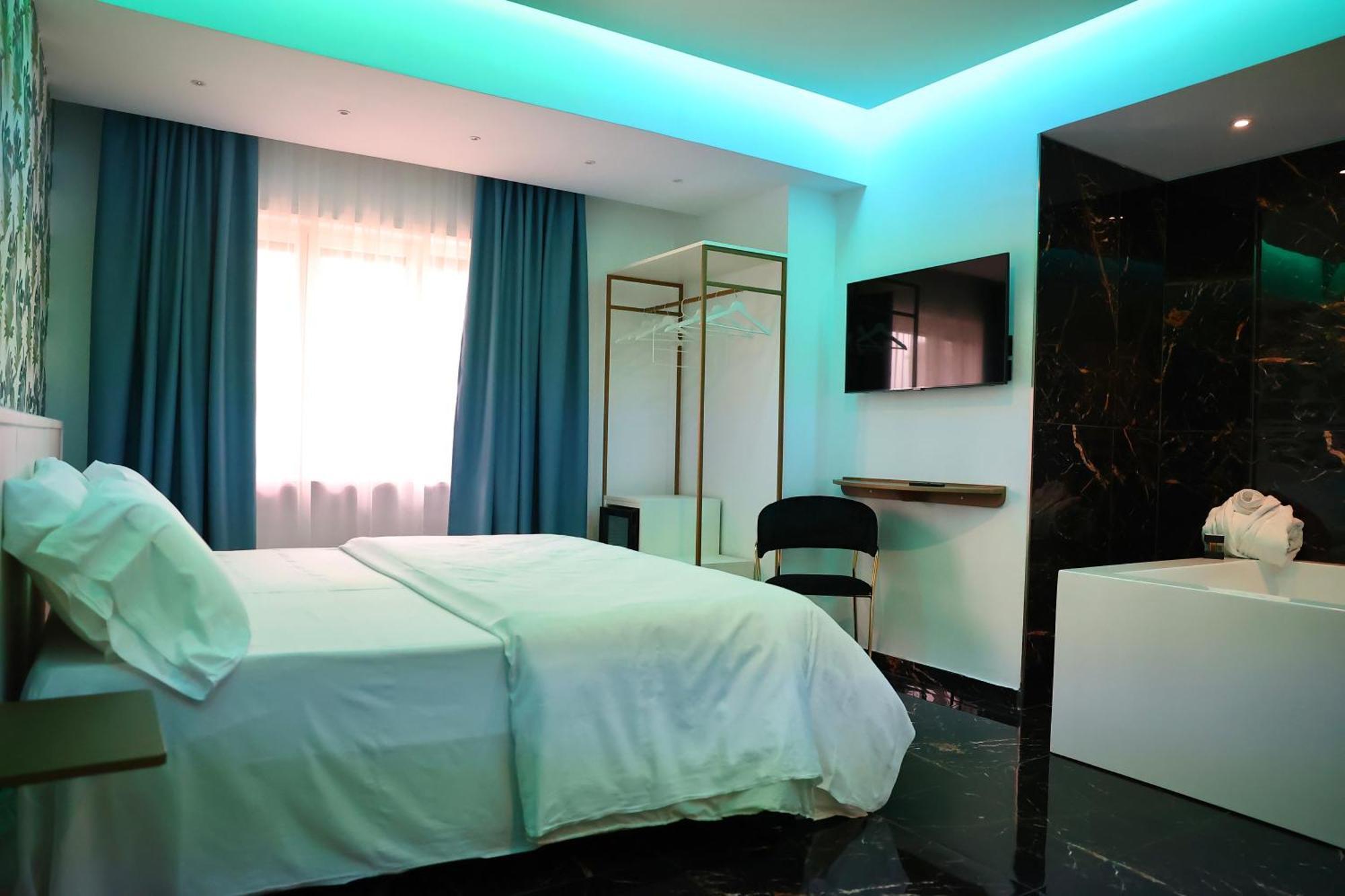 Max Hotel
